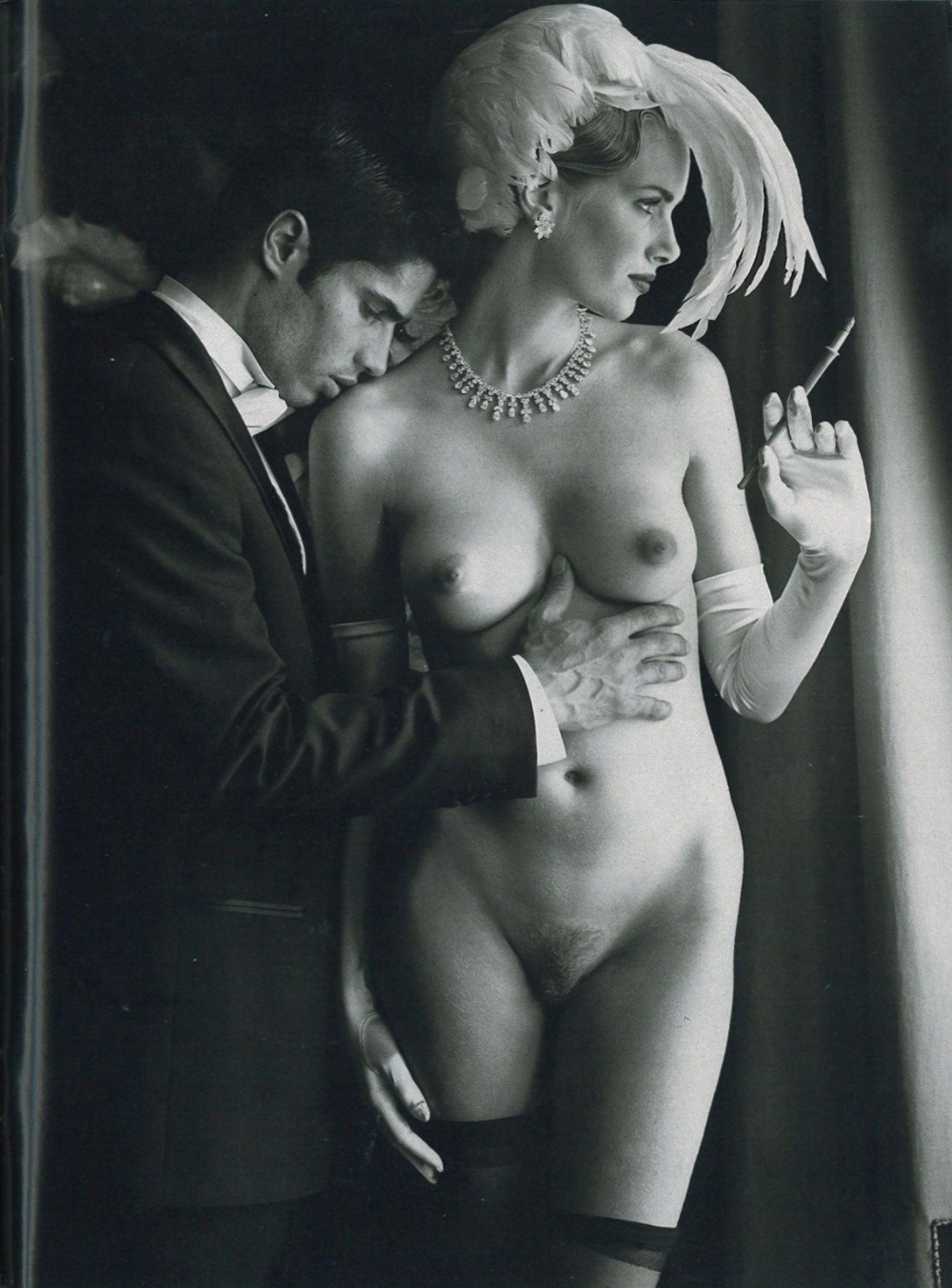 Голые женщины в ретро стиле