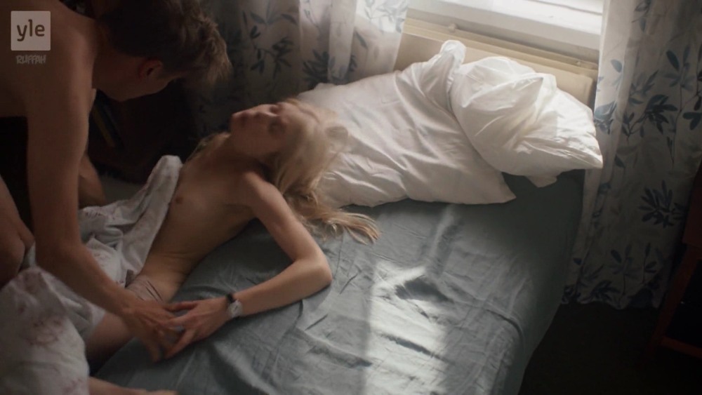 Алина Томникова обнаженка