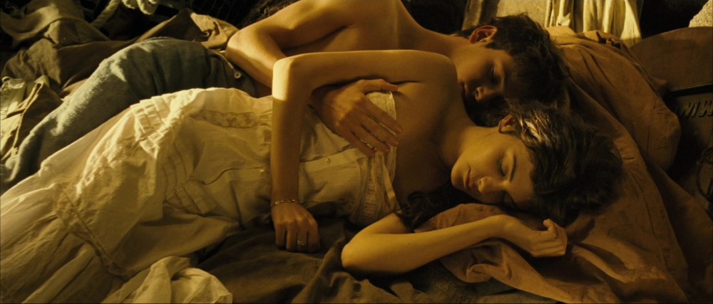 Фамке Янссен в фильме золотой глаз