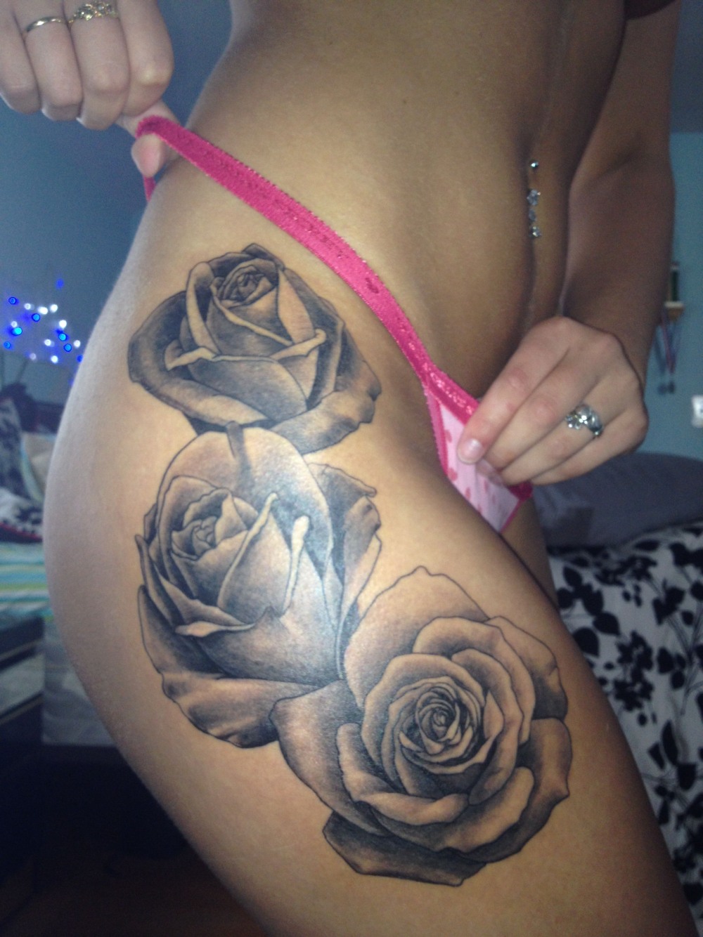 Попы девушек 30 лет в кровати