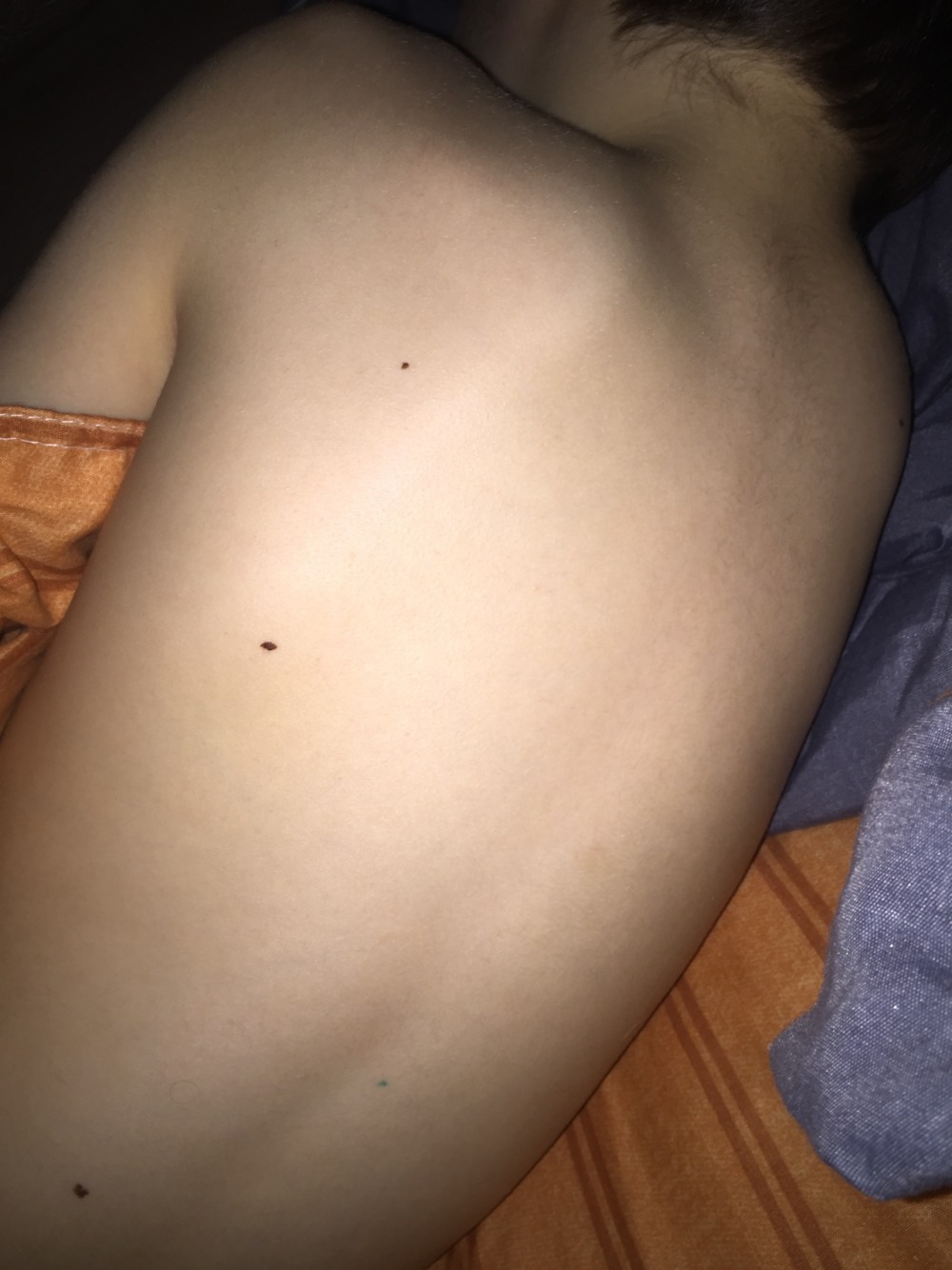 Тату на бедре