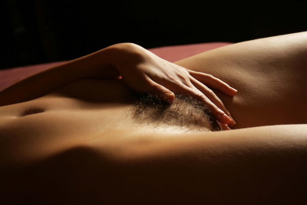 Бритый лобок крупным планом