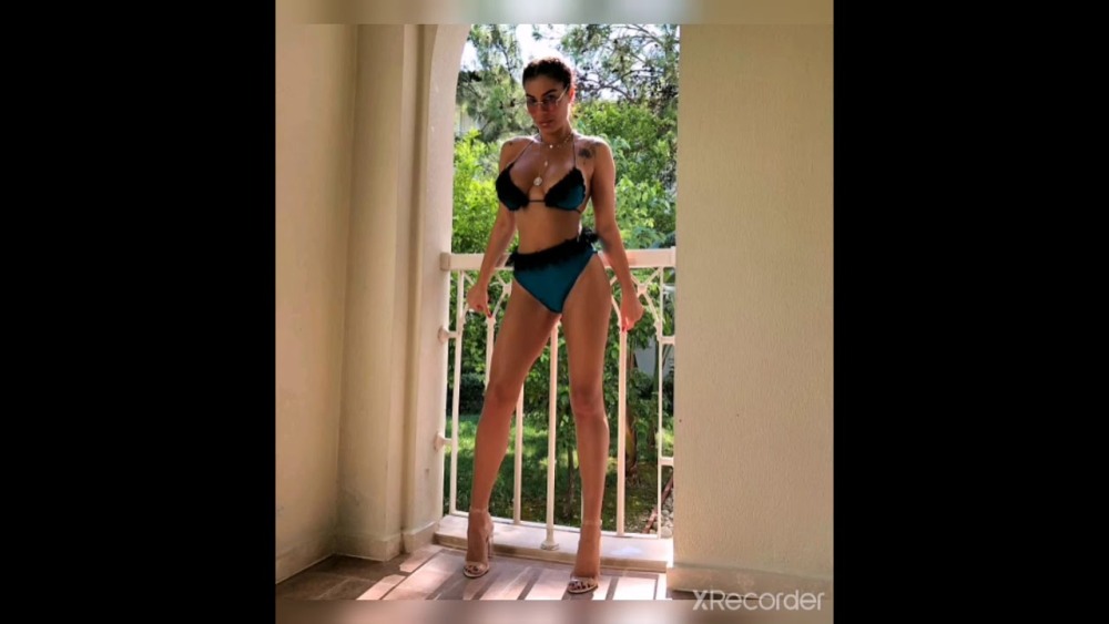 Миа Малкова писсинг нагая