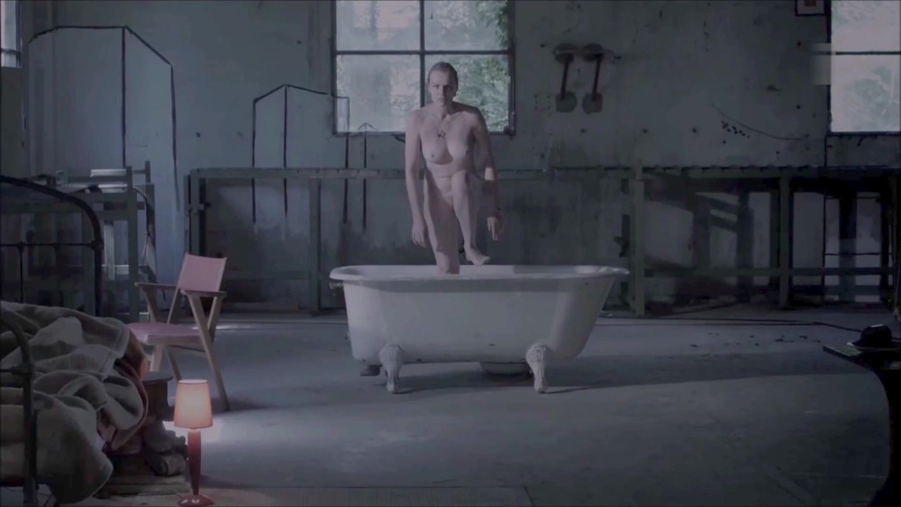 Emily Beecham hot