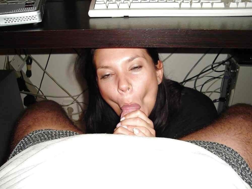 Училка отсосала под столом