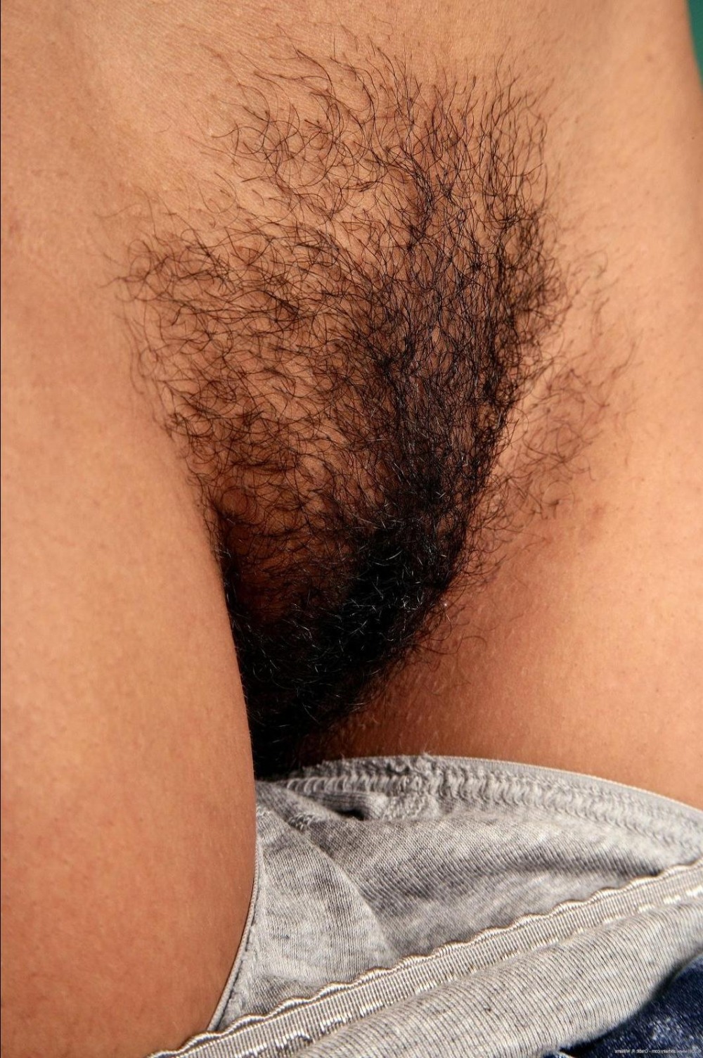Красивые женщины с волосатыми лобками