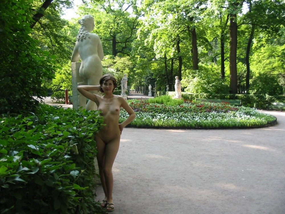 Голые прогулки в парке