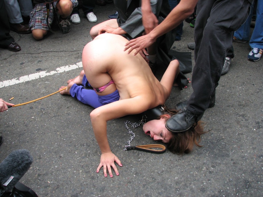 Послушные голые рабыни