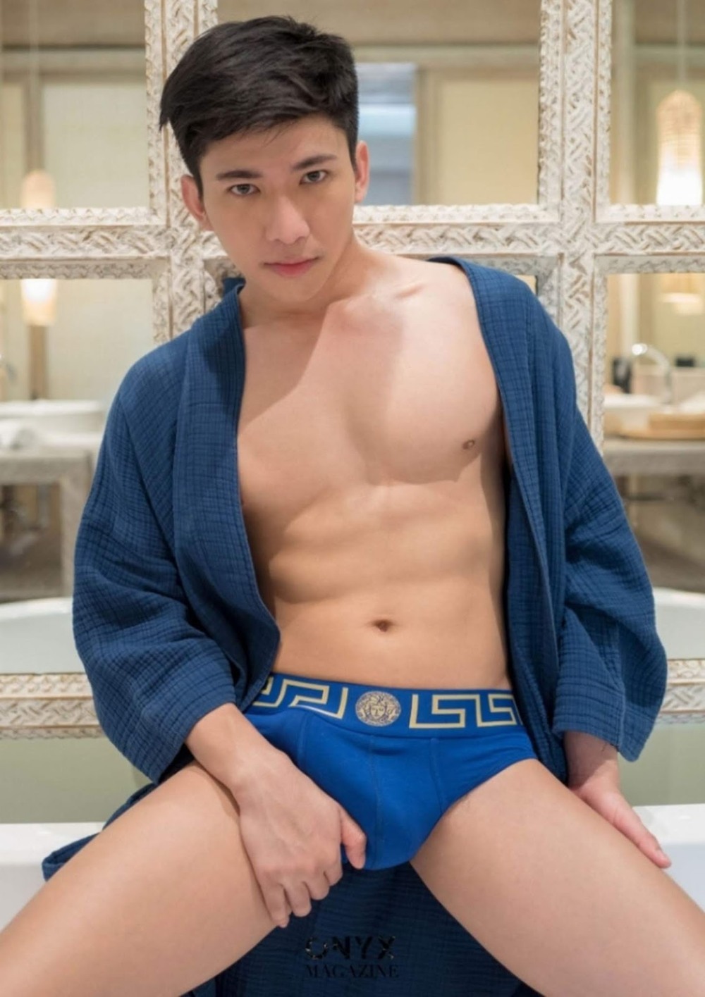 Азиаты с большим достоинством красивые