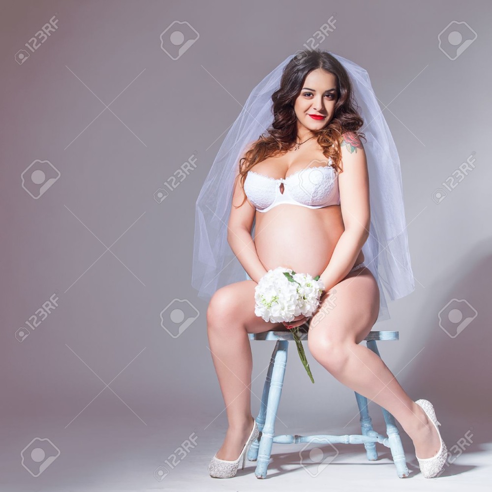 Renna Ryan беременная голая