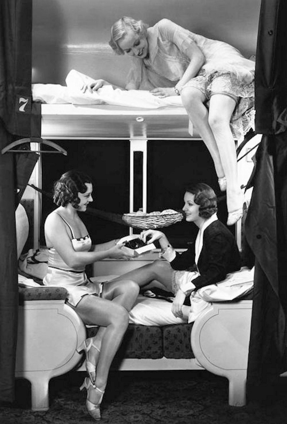 Анальный трах в поезде