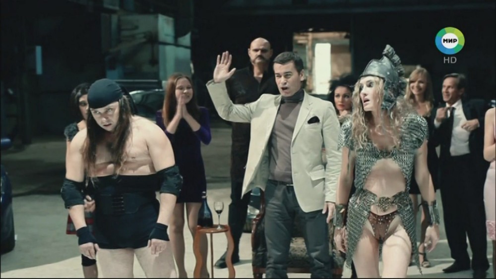 Ева Элфи в фиолетовом купальнике