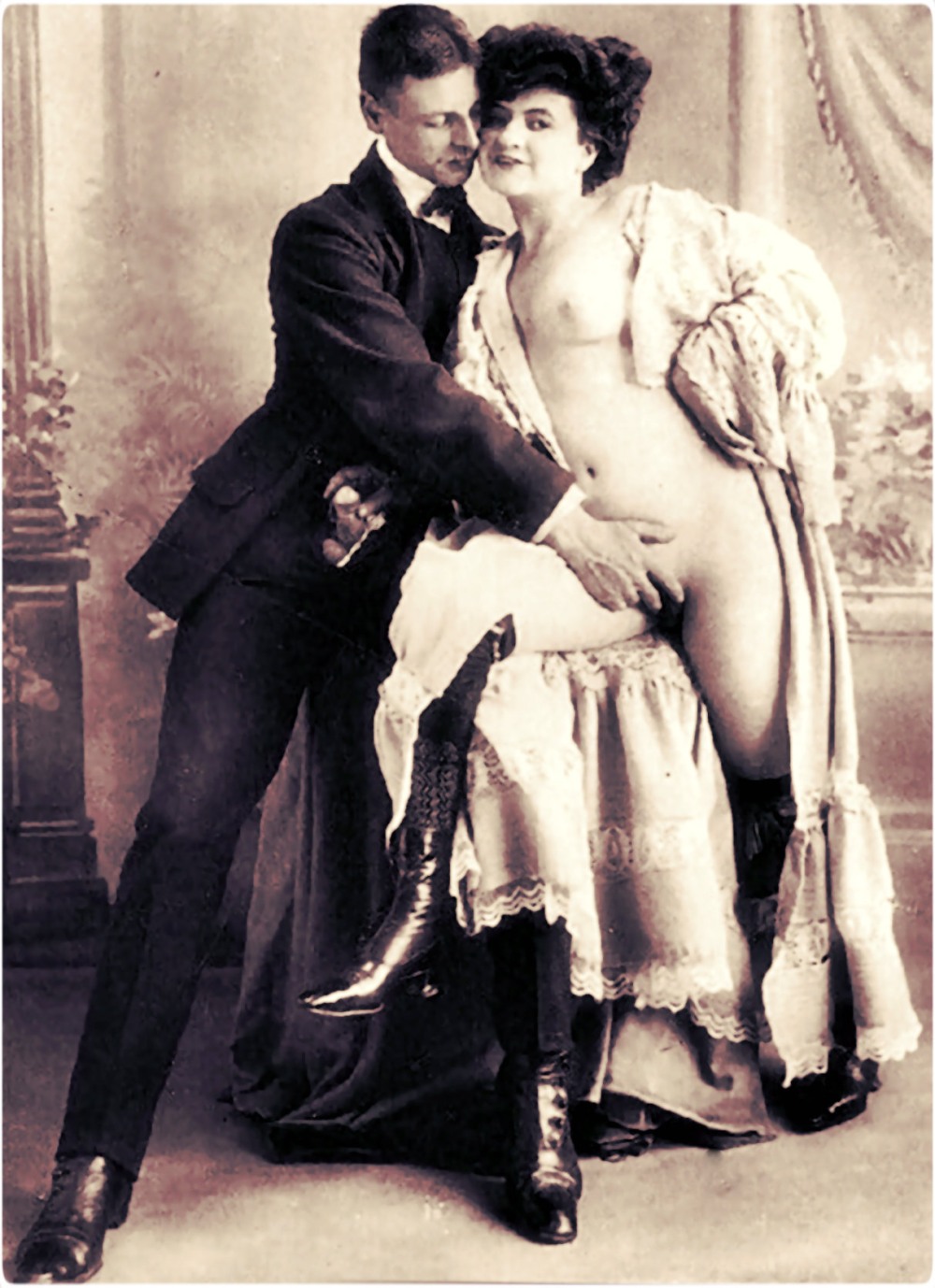 Порнографии в старинных платьях