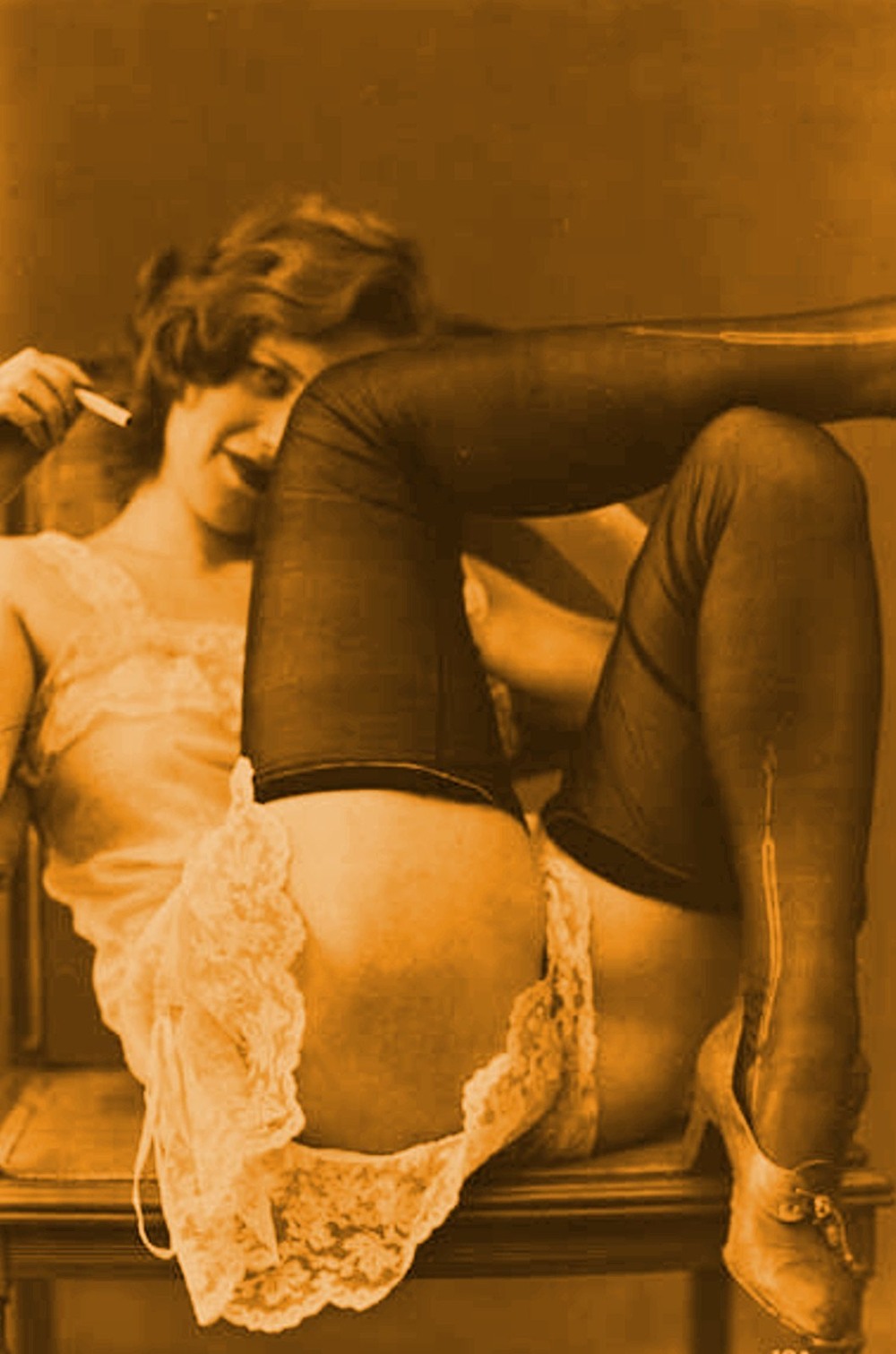 Голые ретро бабы в чулках