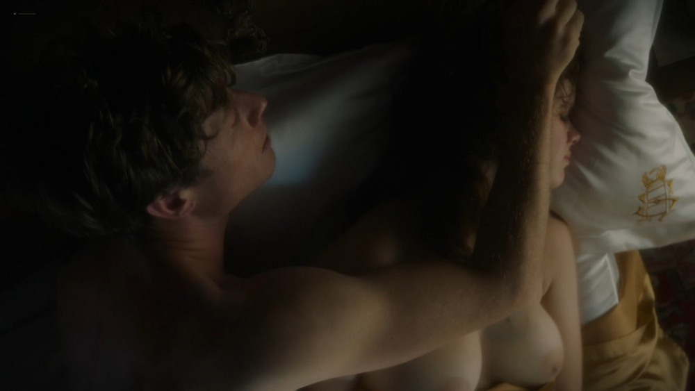 Скотти Томпсон топлесс