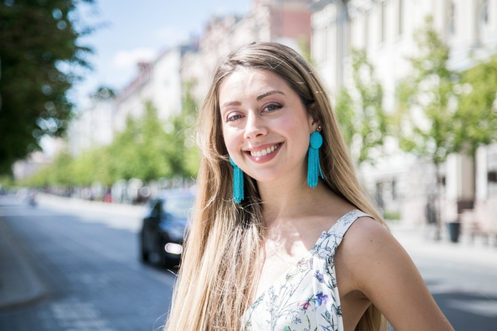 Яна Кошкина в сериале домашний арест