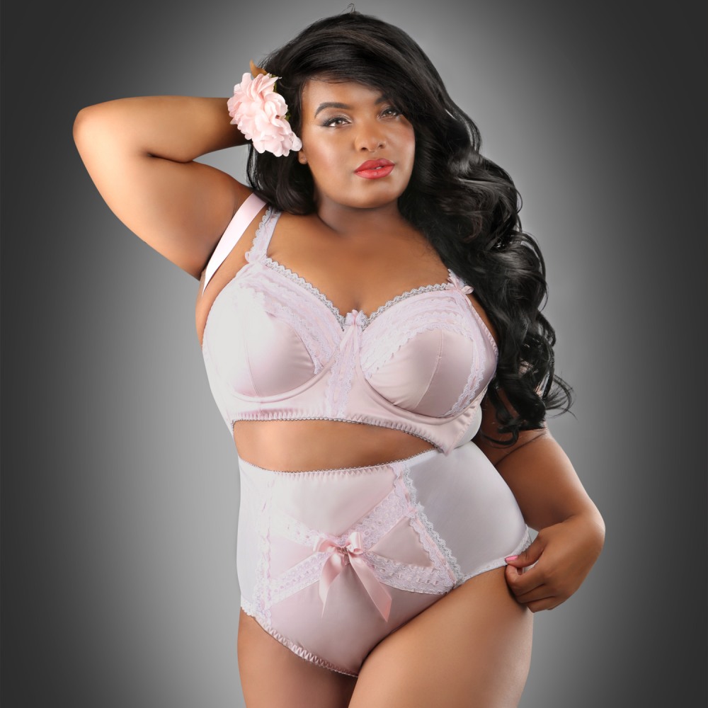 Plus Size Джорджина Хорн