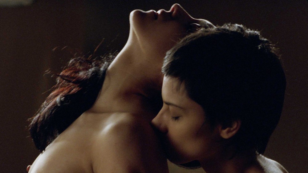 Энн Хэтэуэй голая в фильме любовь и другие лекарства