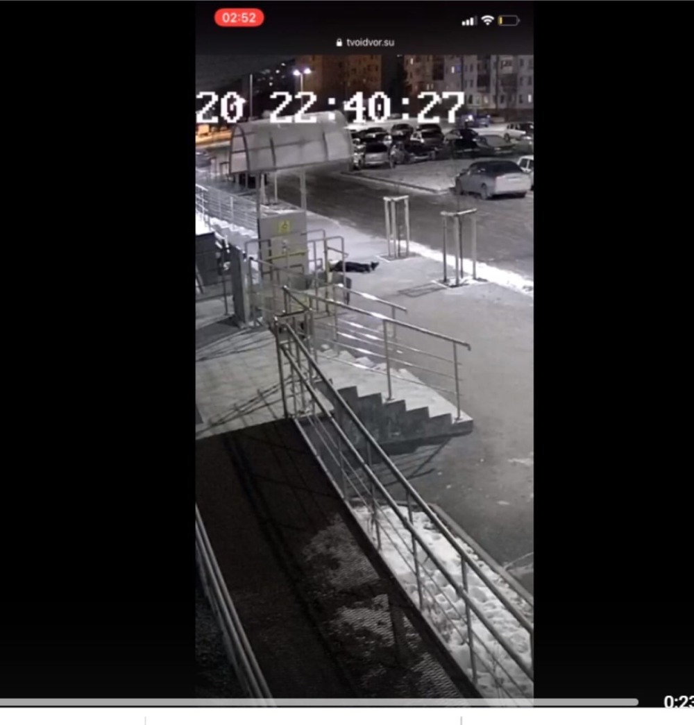 Голые в окнах соседних домов