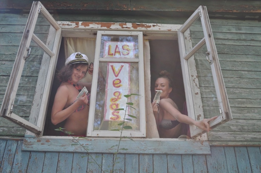 Фотосессия на фоне окна