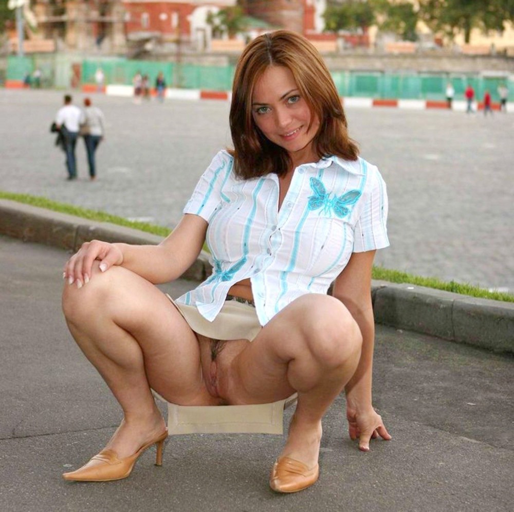Девушки в прозрачных платьях без трусов