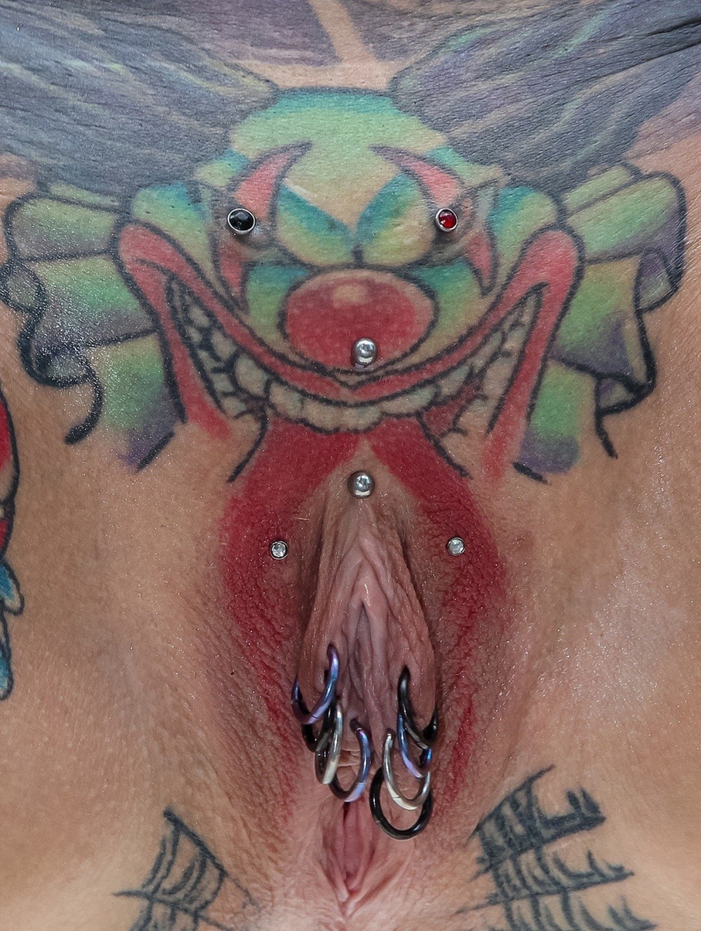 Татуировки на интимных местах женские