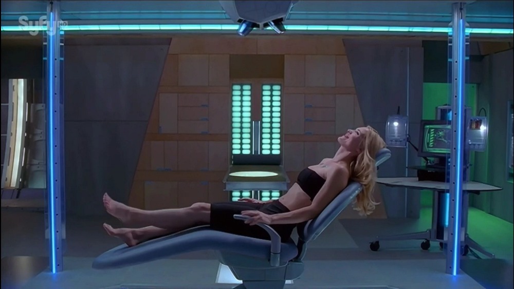 Victoria Pratt feet