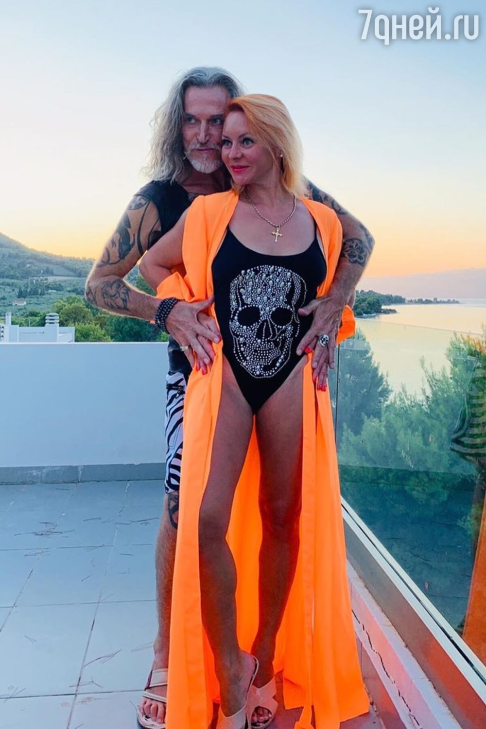 Голые красотки под водой