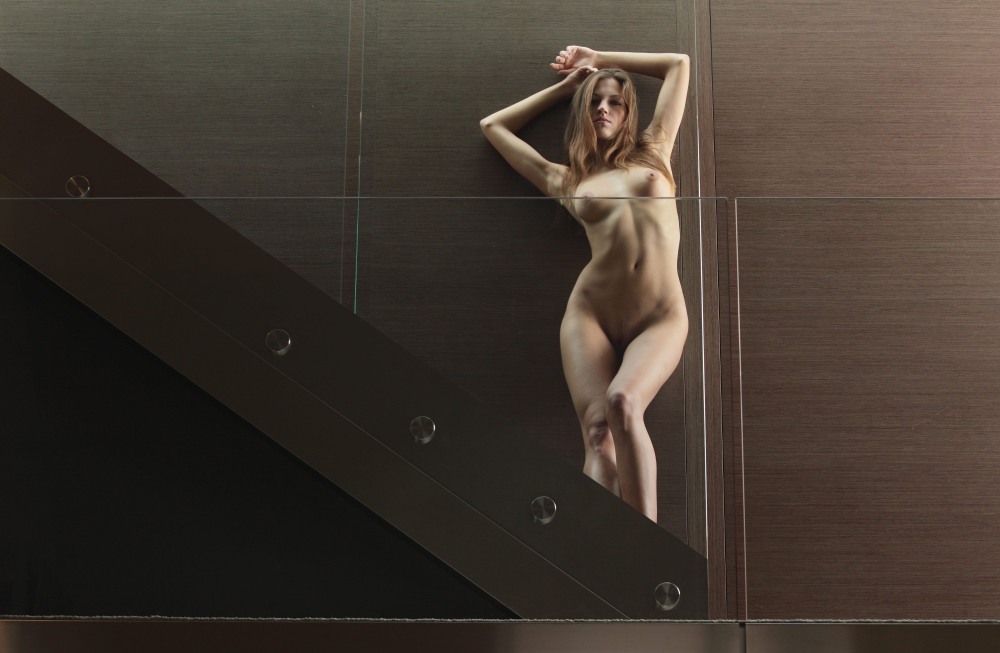 Нагая девушка вид сверху