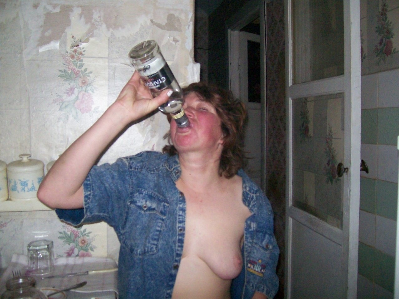 Приколы про пиво и девушек.