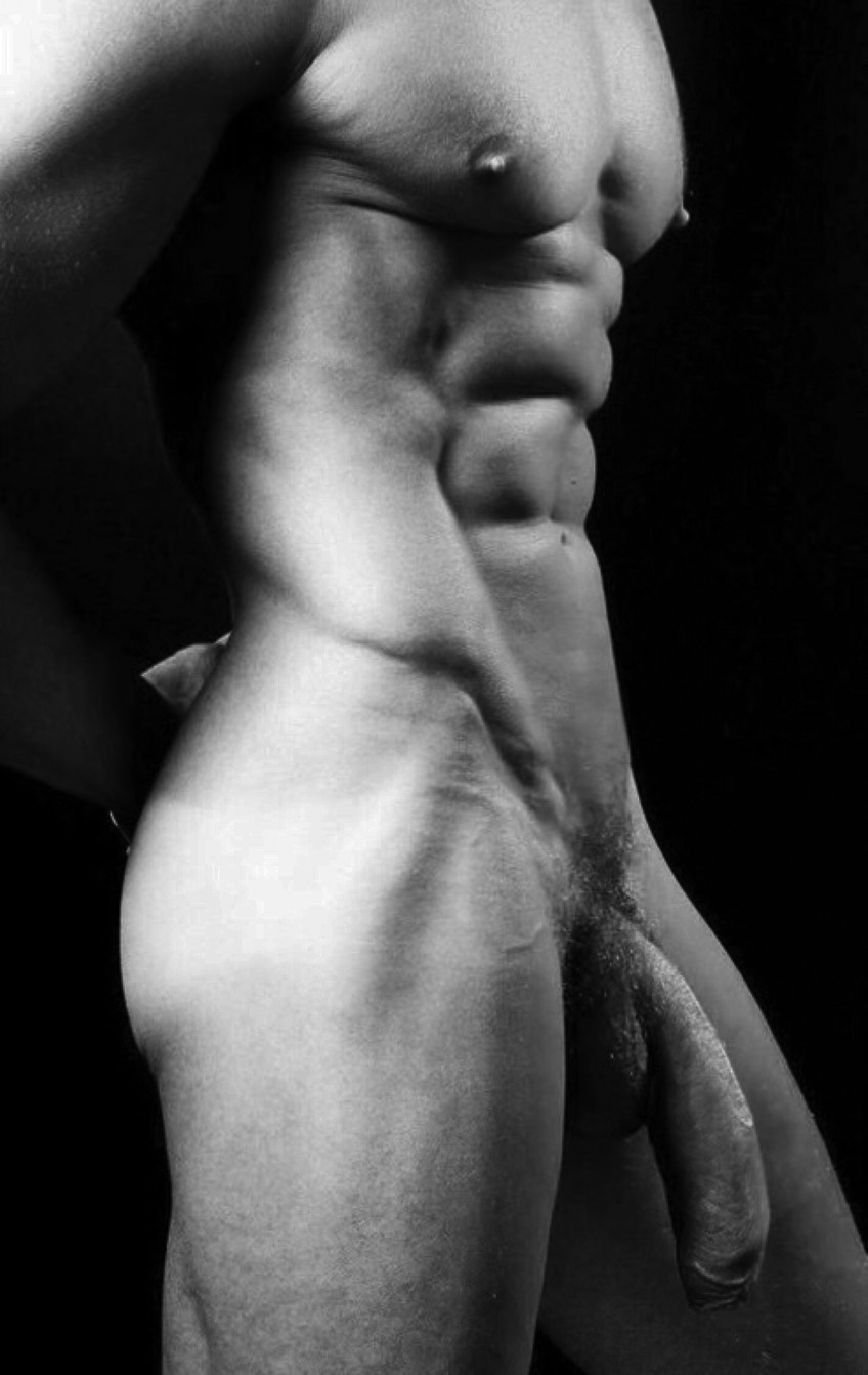 Красивый голый мужчина с членом