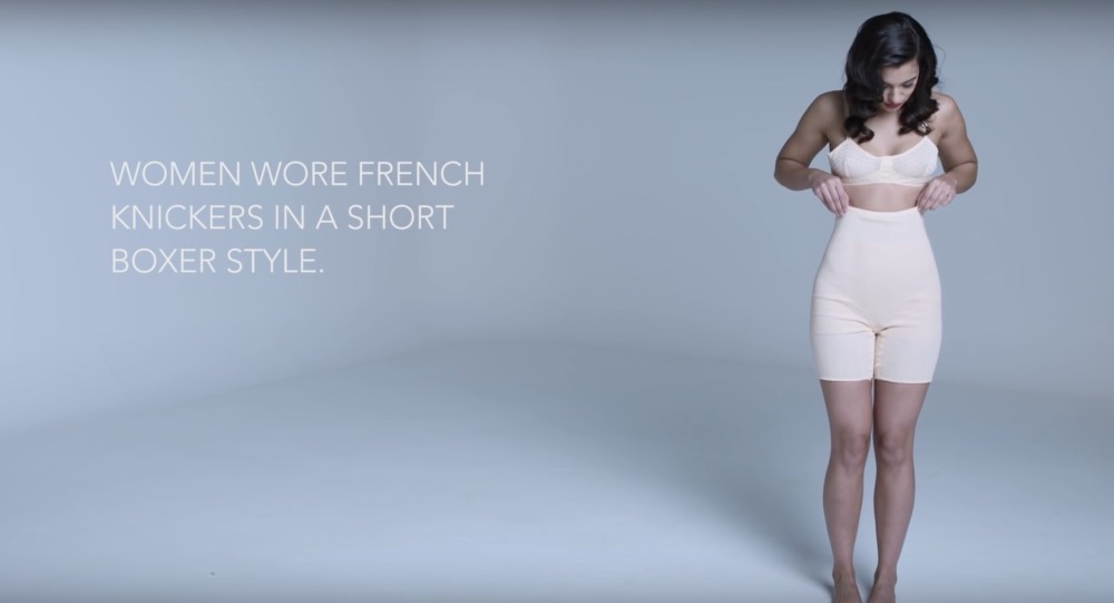 Красивые женщины в панталонах