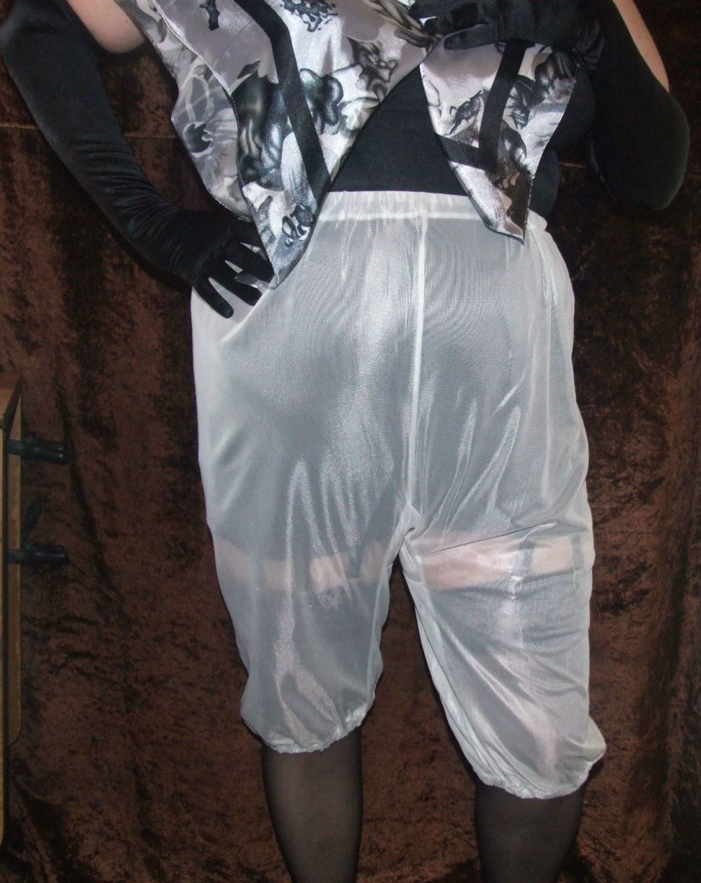 Дамы в атласных панталонах