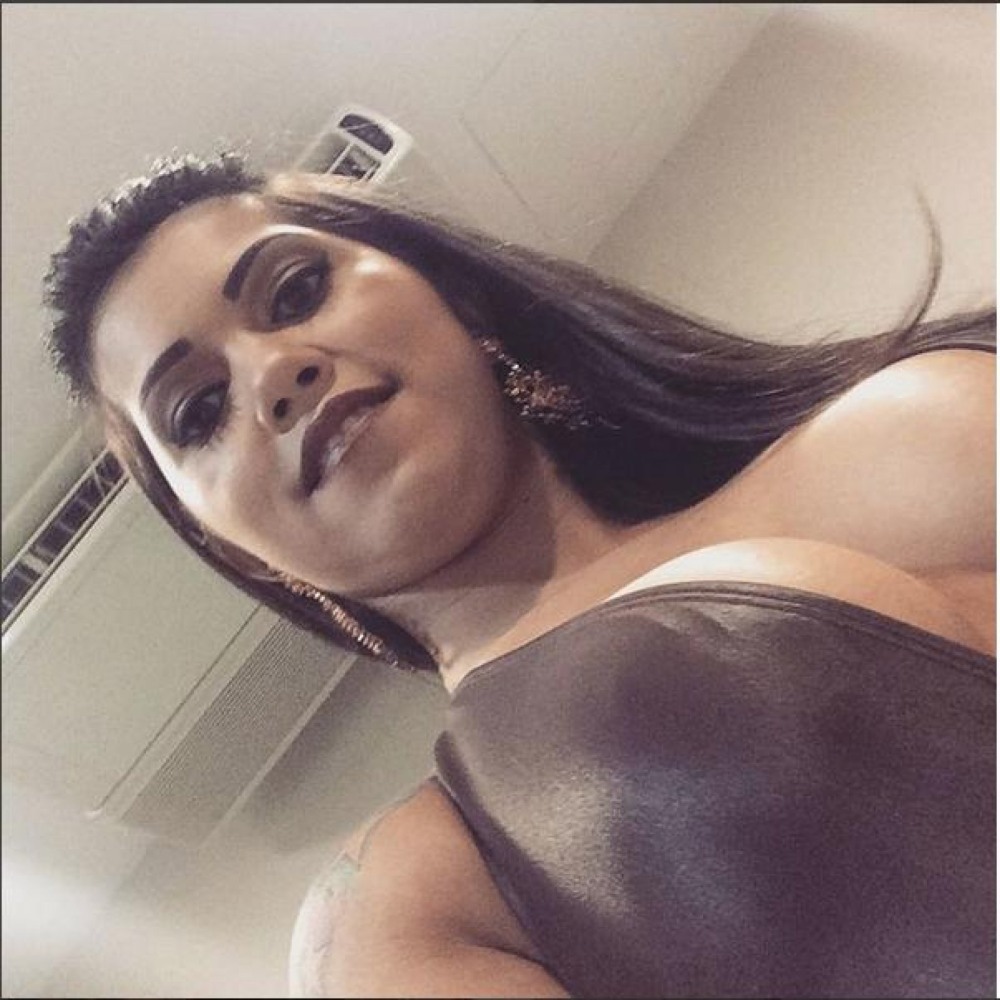 Неха Махаджан Максим