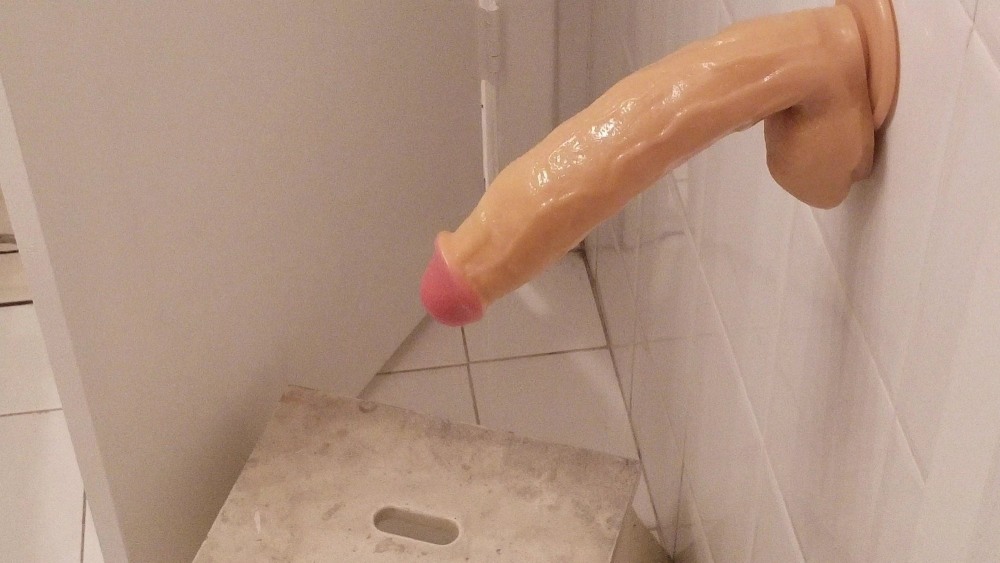 Мастурбация фаллоимитатор на присоске