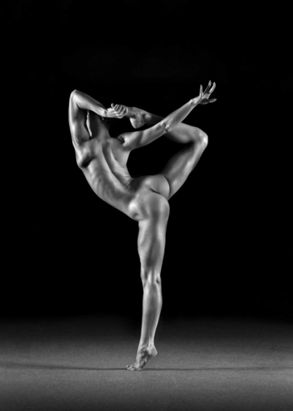 Красивые голые балерины