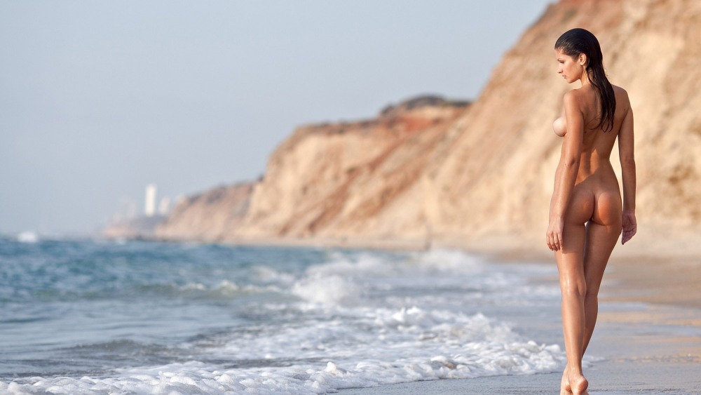 Эротическая фотосессия на море