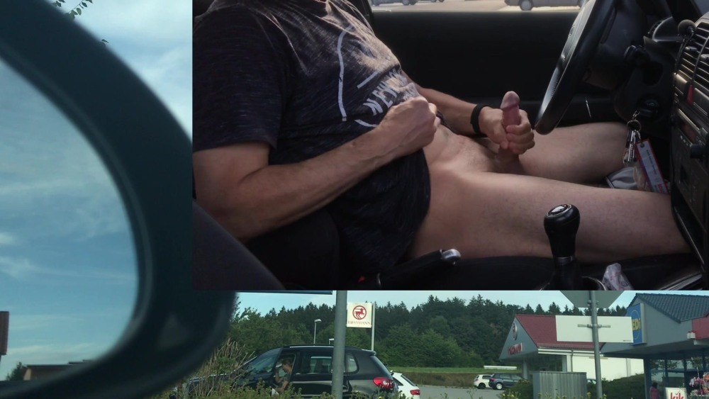 Голые извращенцы на улице