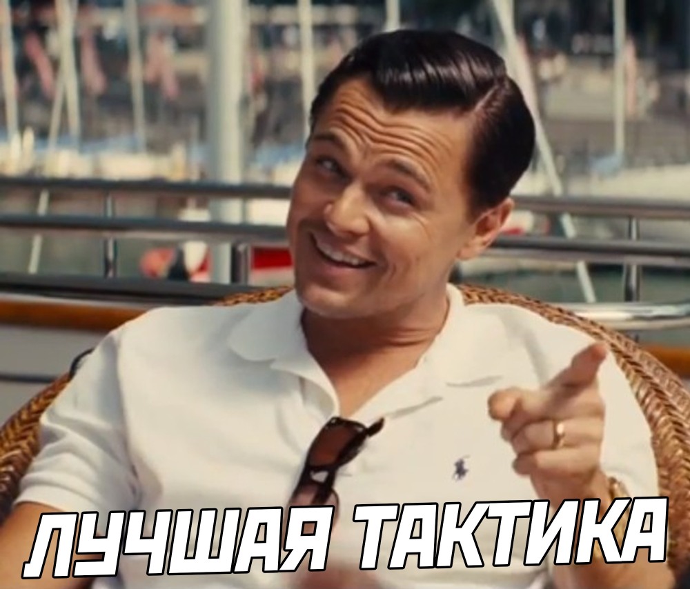 Блондинка в купальнике со спины