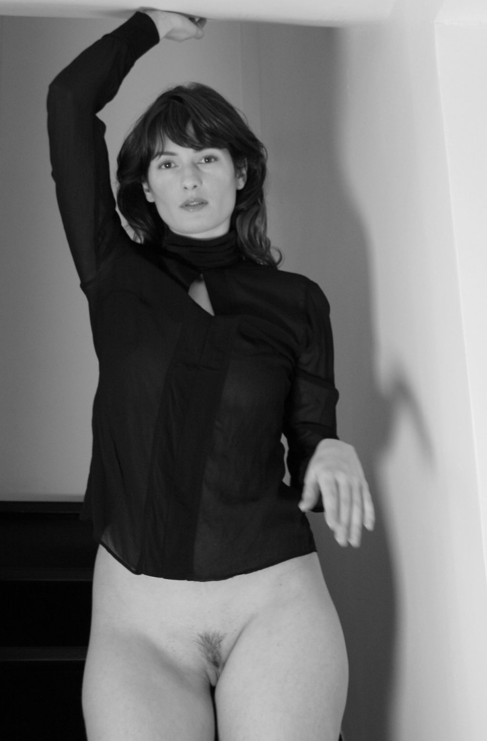 Волосатая девушка без низа