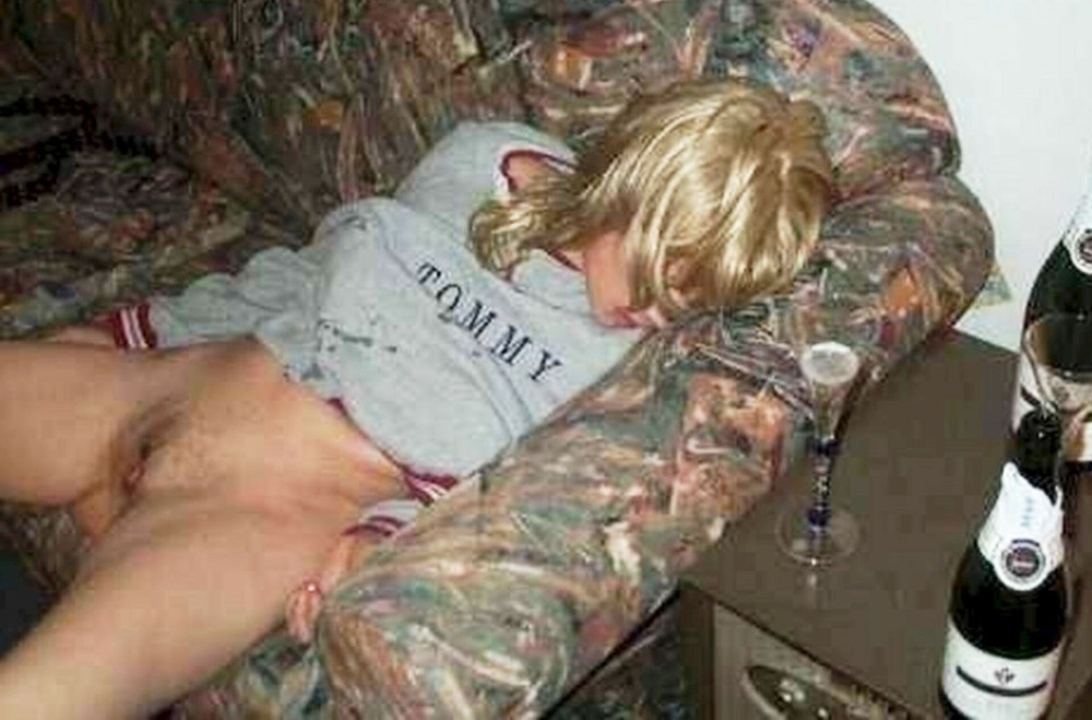 Взрослые женщины без трусиков