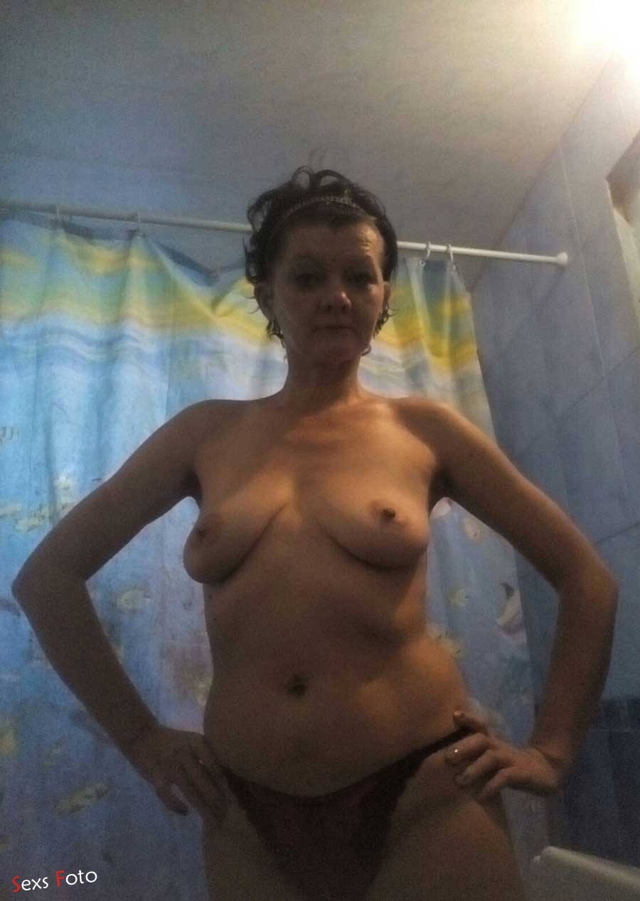 Жена показала любовнику голую грудь (90 фото)