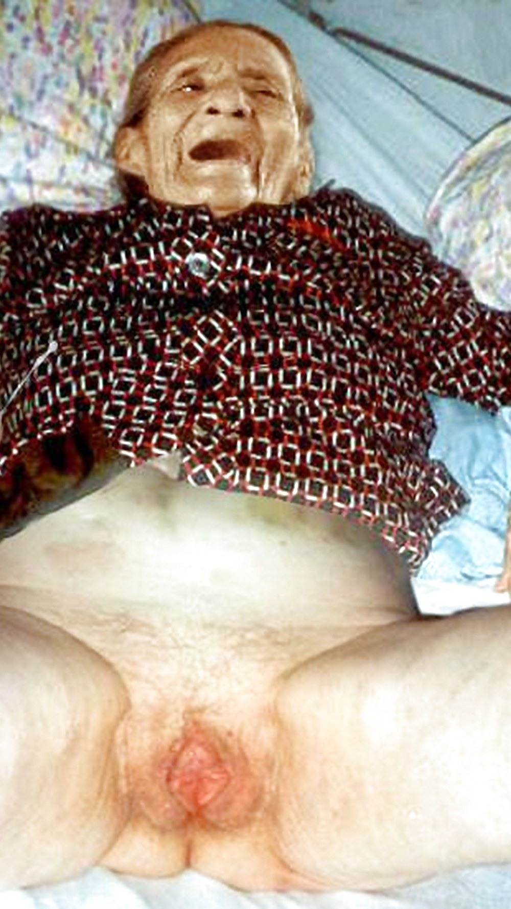 Влагалище мертвой старухи