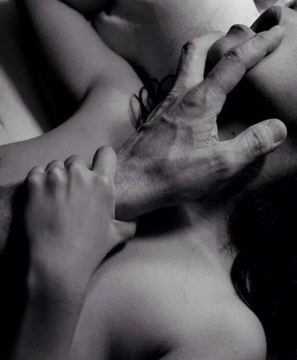 Эротические мужские руки