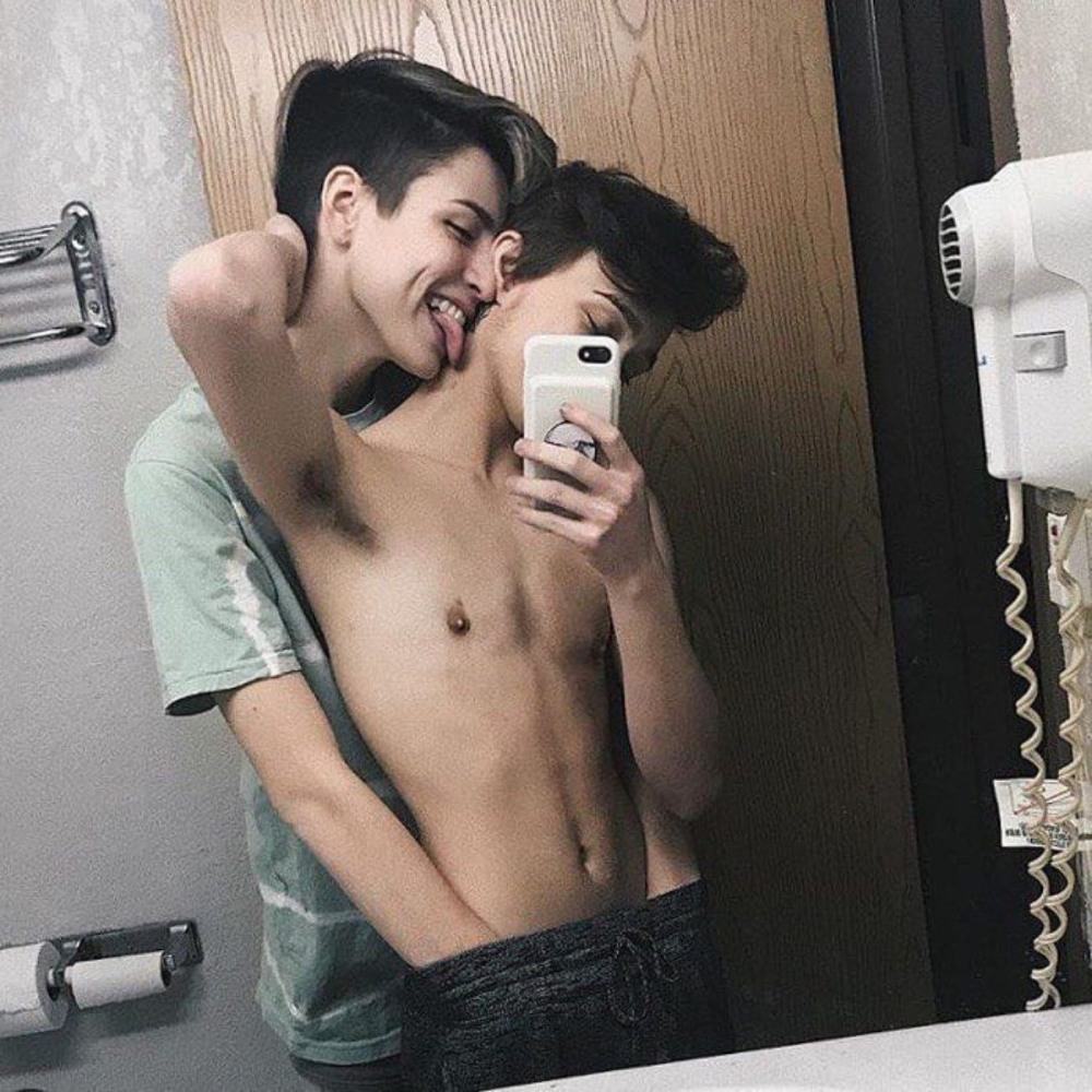 Селфи двух парней