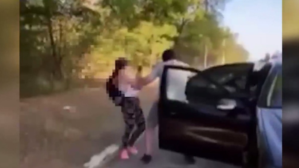 Парень украл девушку