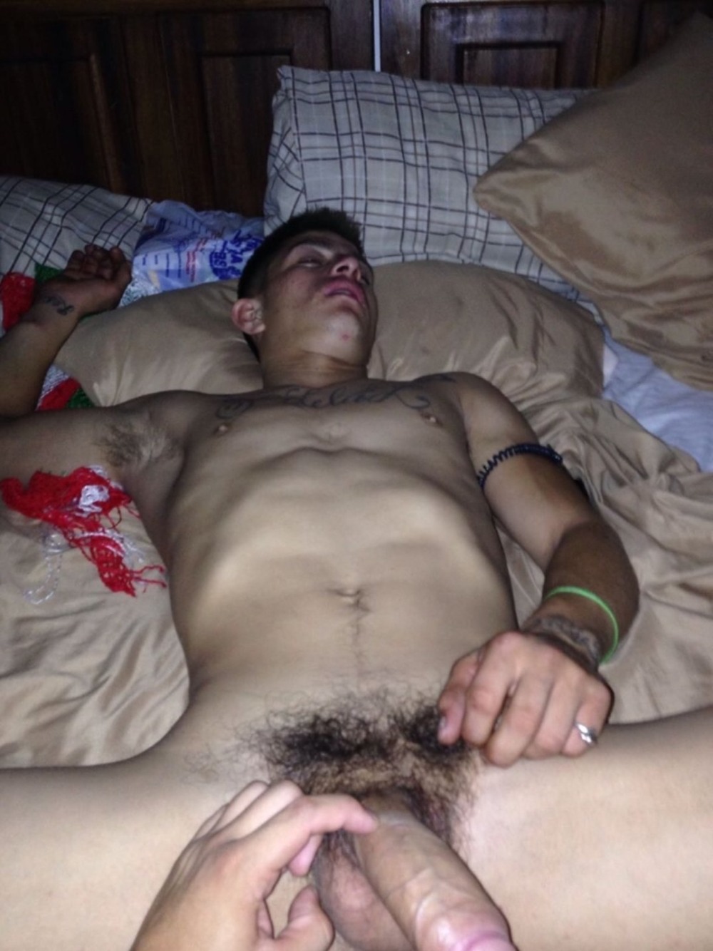 Sleeping naked drunk boy пенис близко