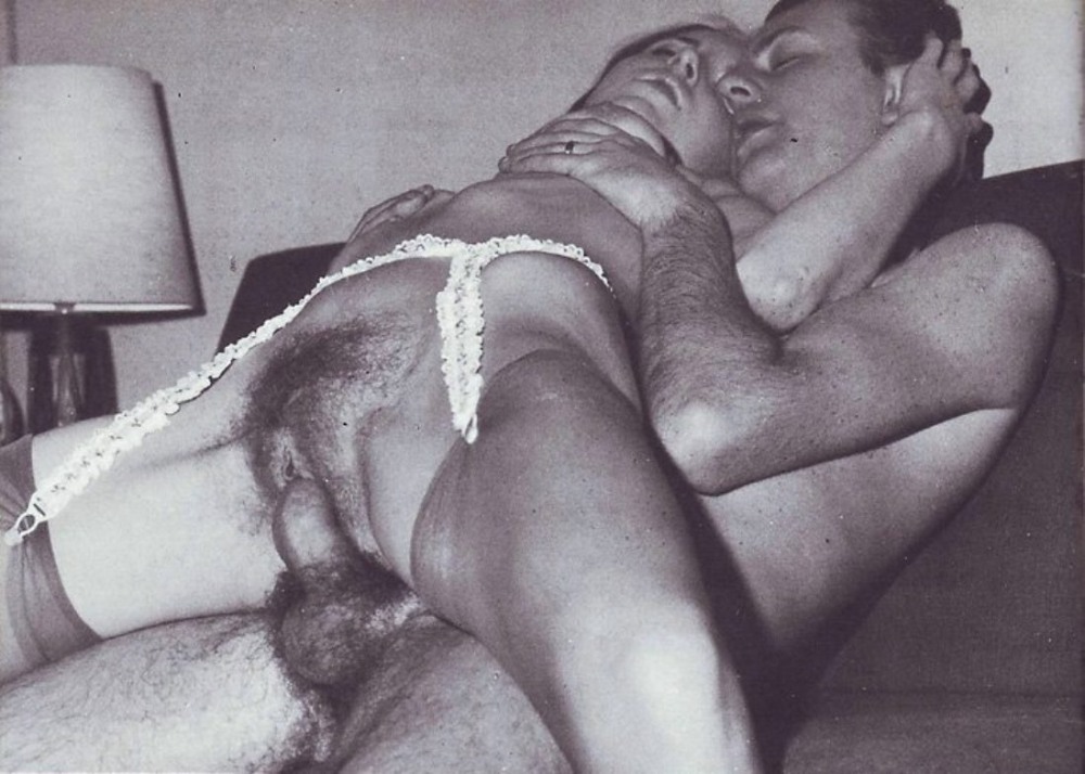 Девушки и парни ретро ню