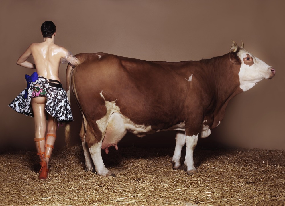 Женщина корова