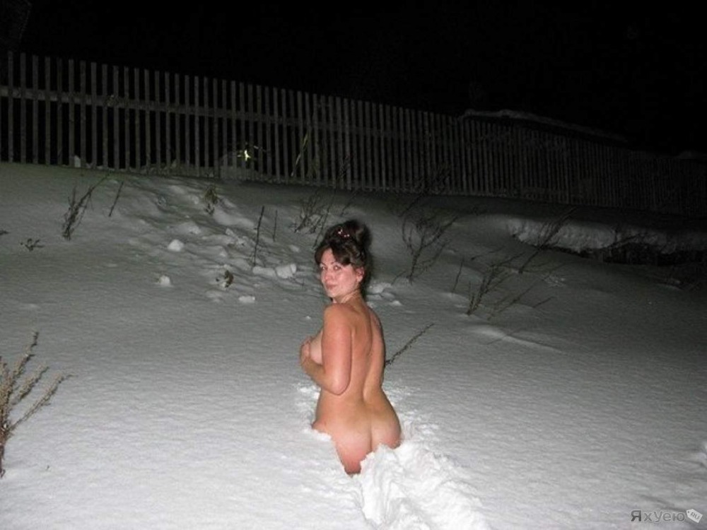 В снег голышом после бани